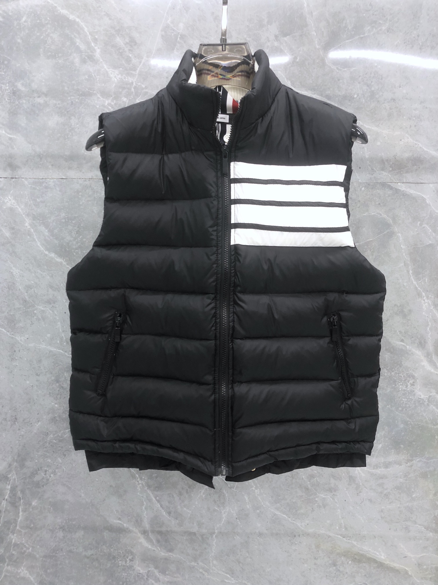 톰브라운 Thom Browne 조끼 패딩