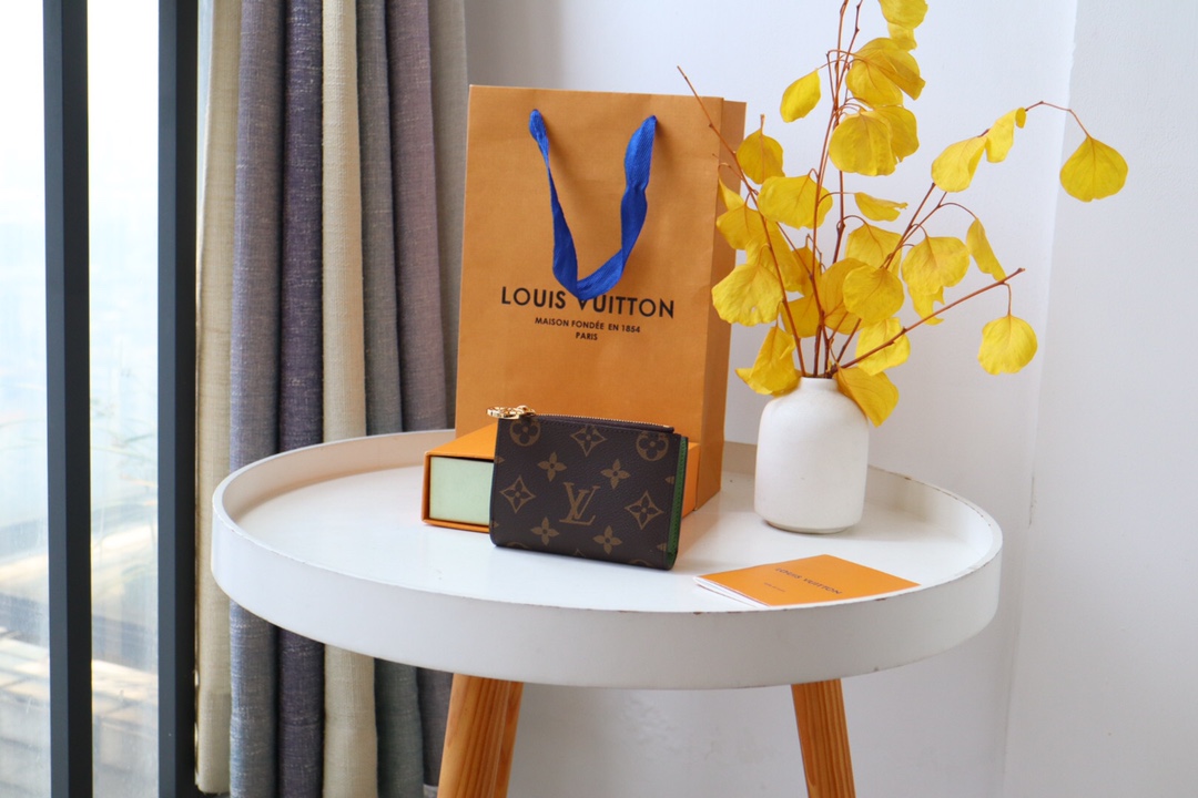 루이비통 Louis Vuitton M82415 지갑 11.5CM