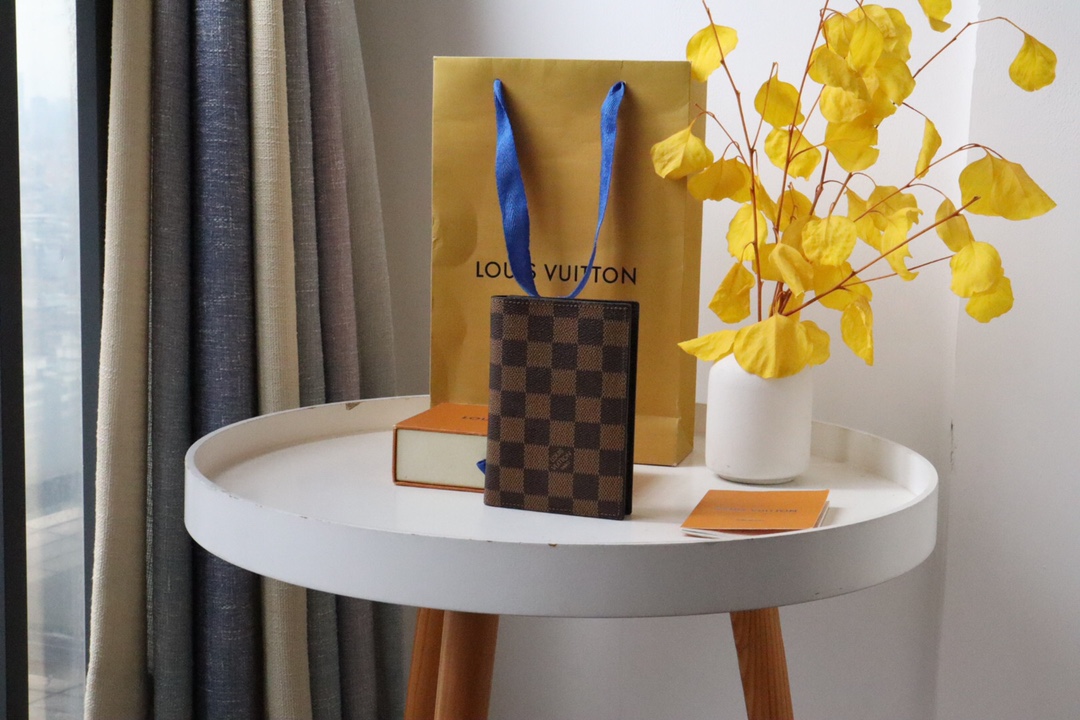 루이비통 Louis Vuitton M64501 카드 케이스 14CM