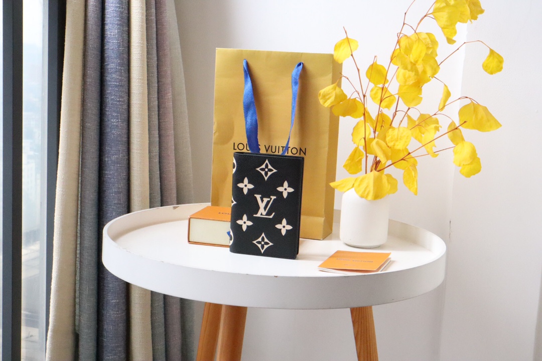 루이비통 Louis Vuitton M64501 카드 케이스 14CM