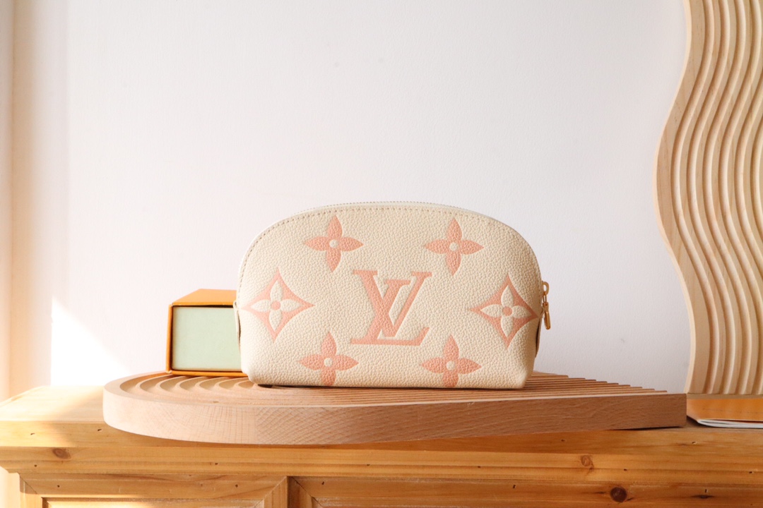 루이비통 Louis Vuitton M45951 파우치 17CM