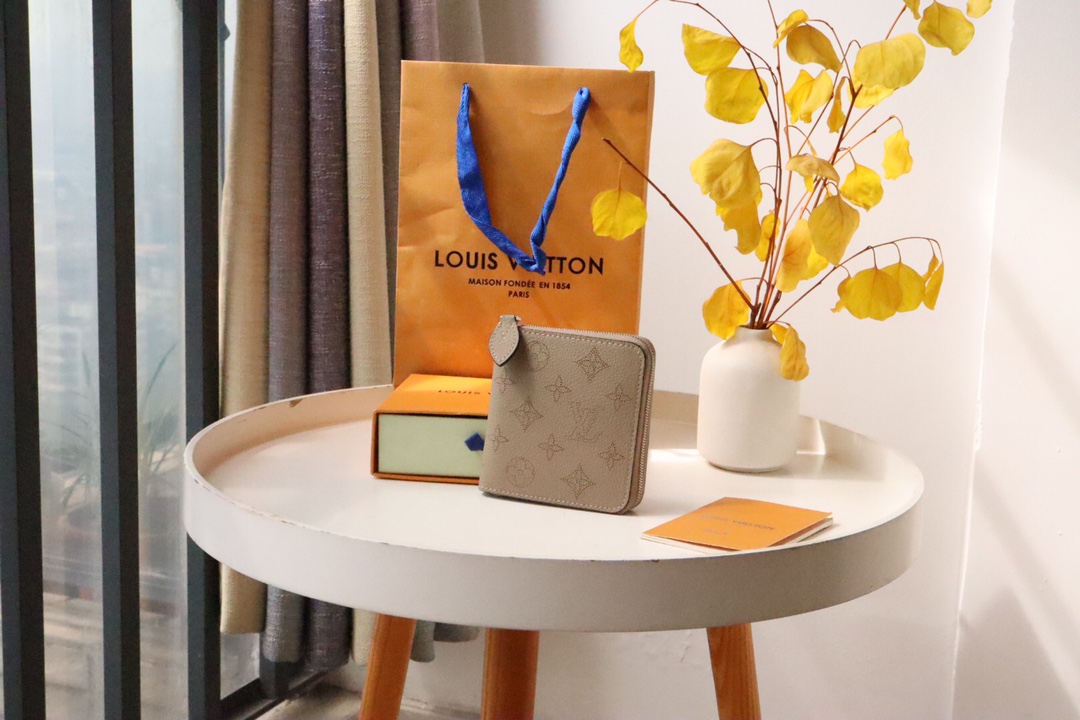 루이비통 Louis Vuitton M81558 지갑 11.5CM