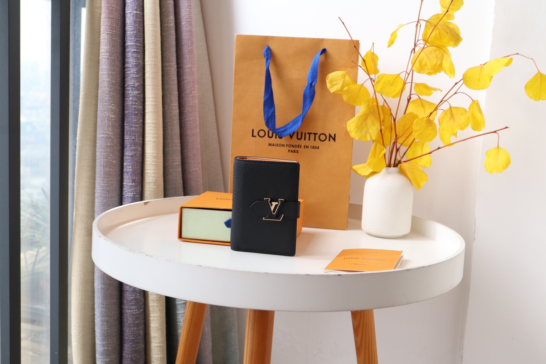 루이비통 Louis Vuitton M81561 지갑 12CM