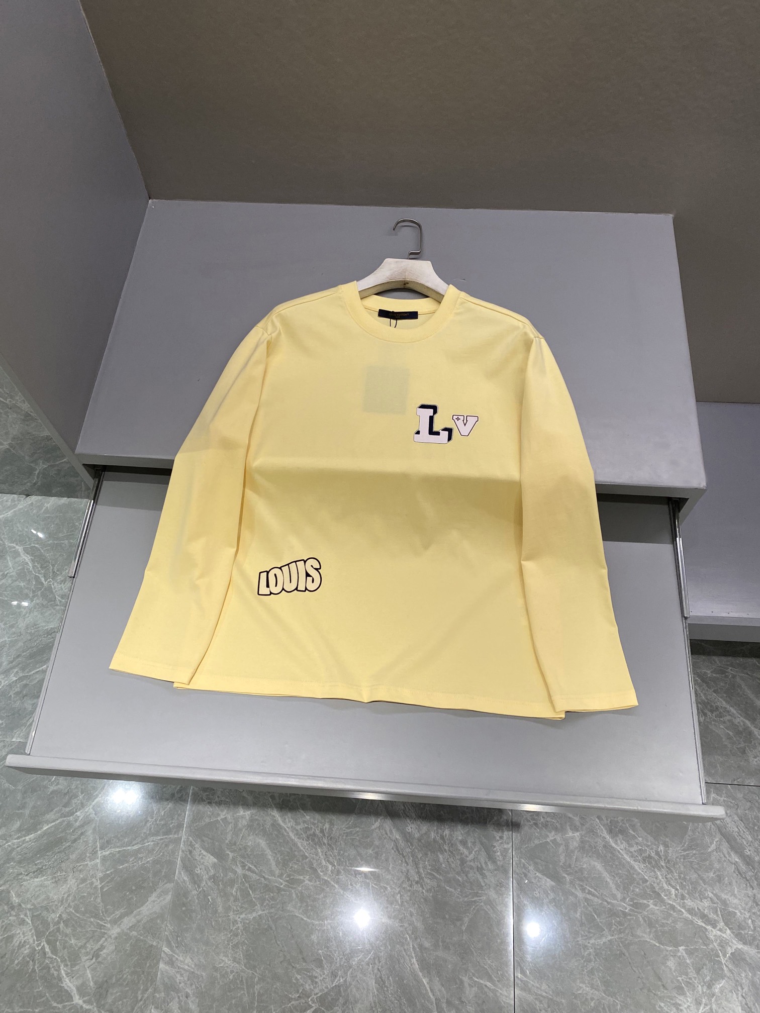 루이비통 Louis Vuitton 긴팔 티셔츠