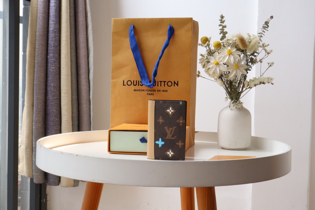 루이비통 Louis Vuitton M83348 카드 케이스 11.1CM