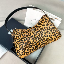 프라다 Prada 1BC228 Aimee 탑 핸들백 39CM