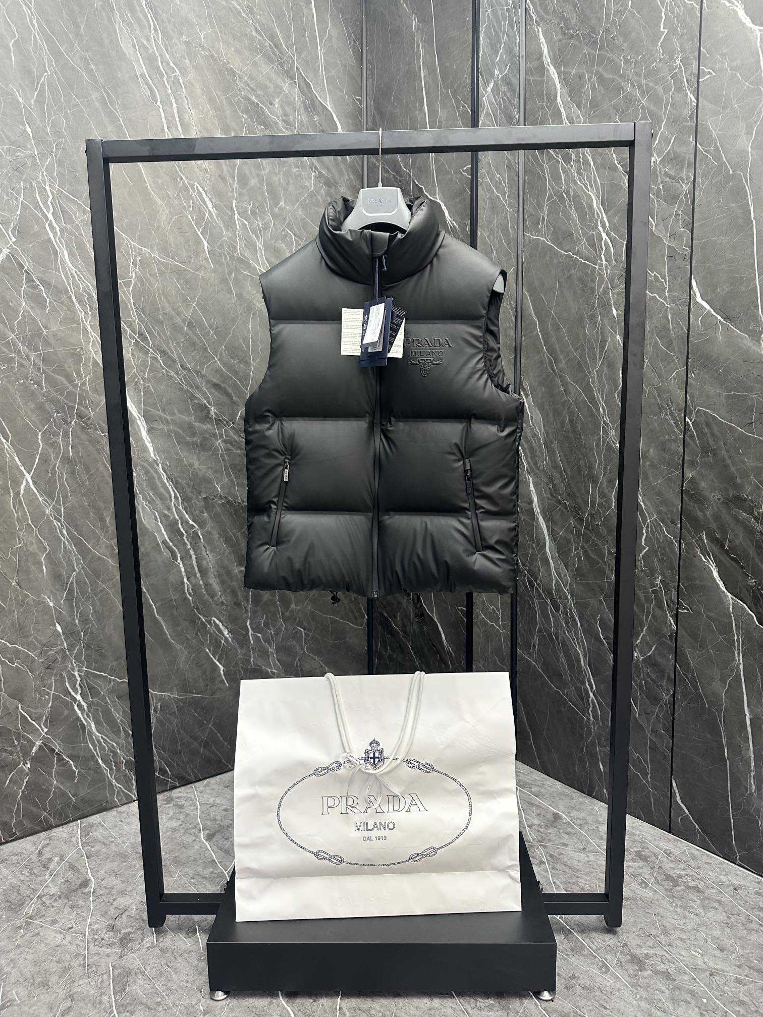 프라다 Prada 패딩 조끼