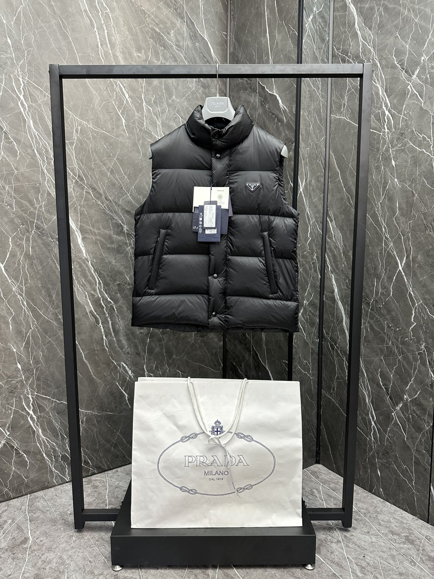 프라다 Prada 패딩 조끼