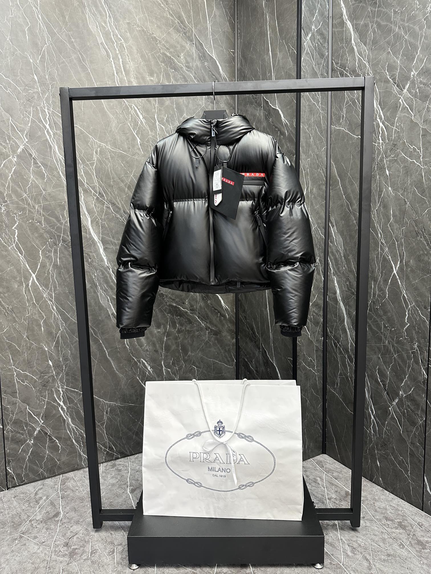 프라다 Prada Lines Rossa 패딩