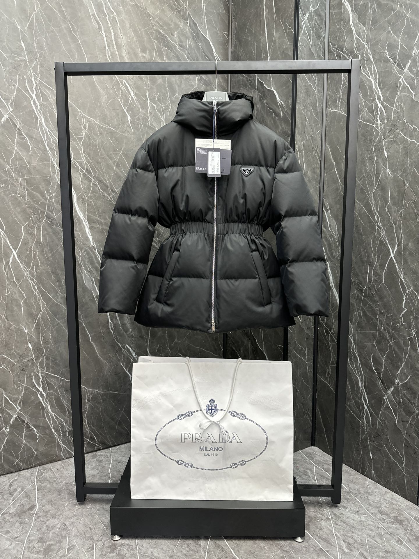 프라다 Prada  패딩