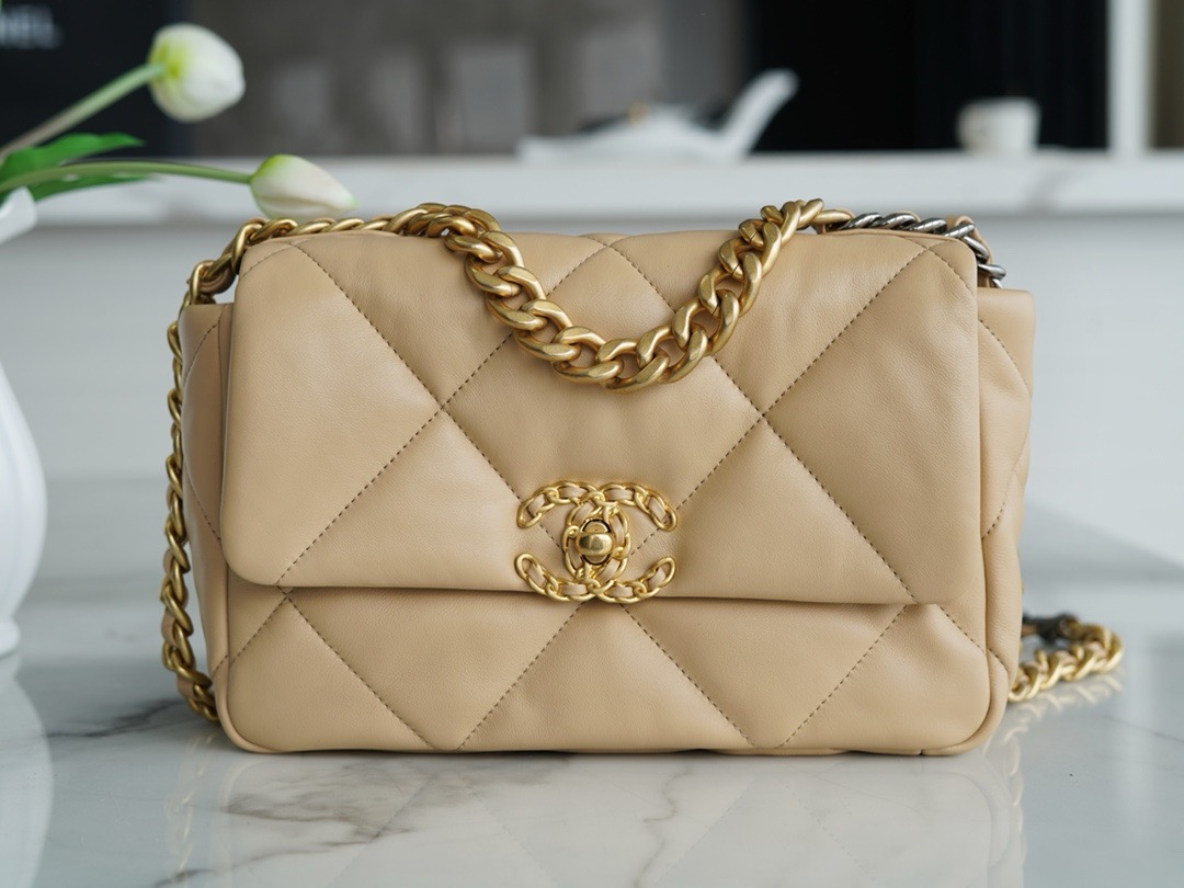 샤넬 CHANEL AS1160 19 미디움 핸드백 램스킨 26CM