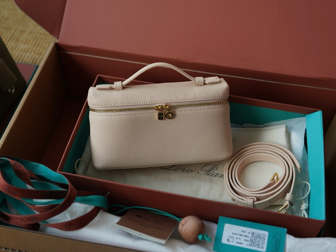 로로피아나 Loro Piana Extra Pocket L19