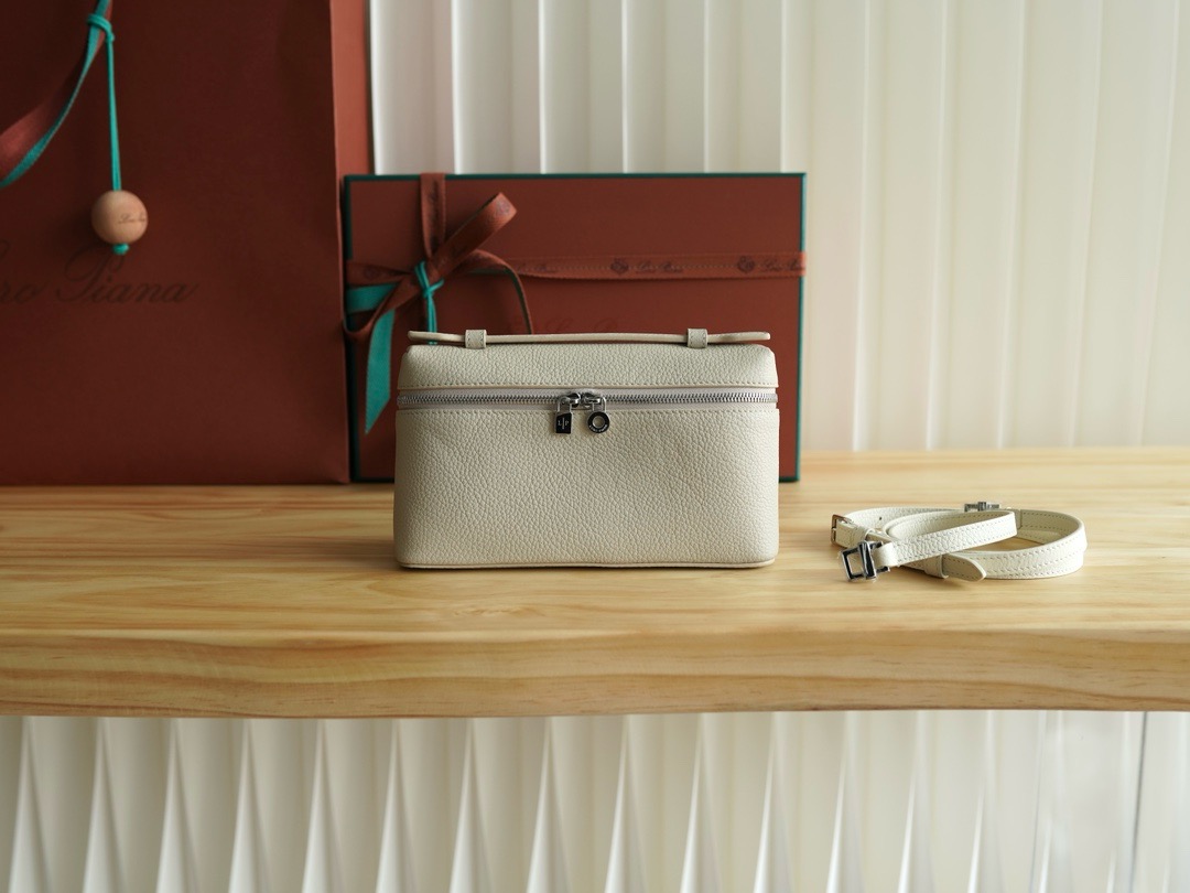 로로피아나 Loro Piana Extra Pocket L19