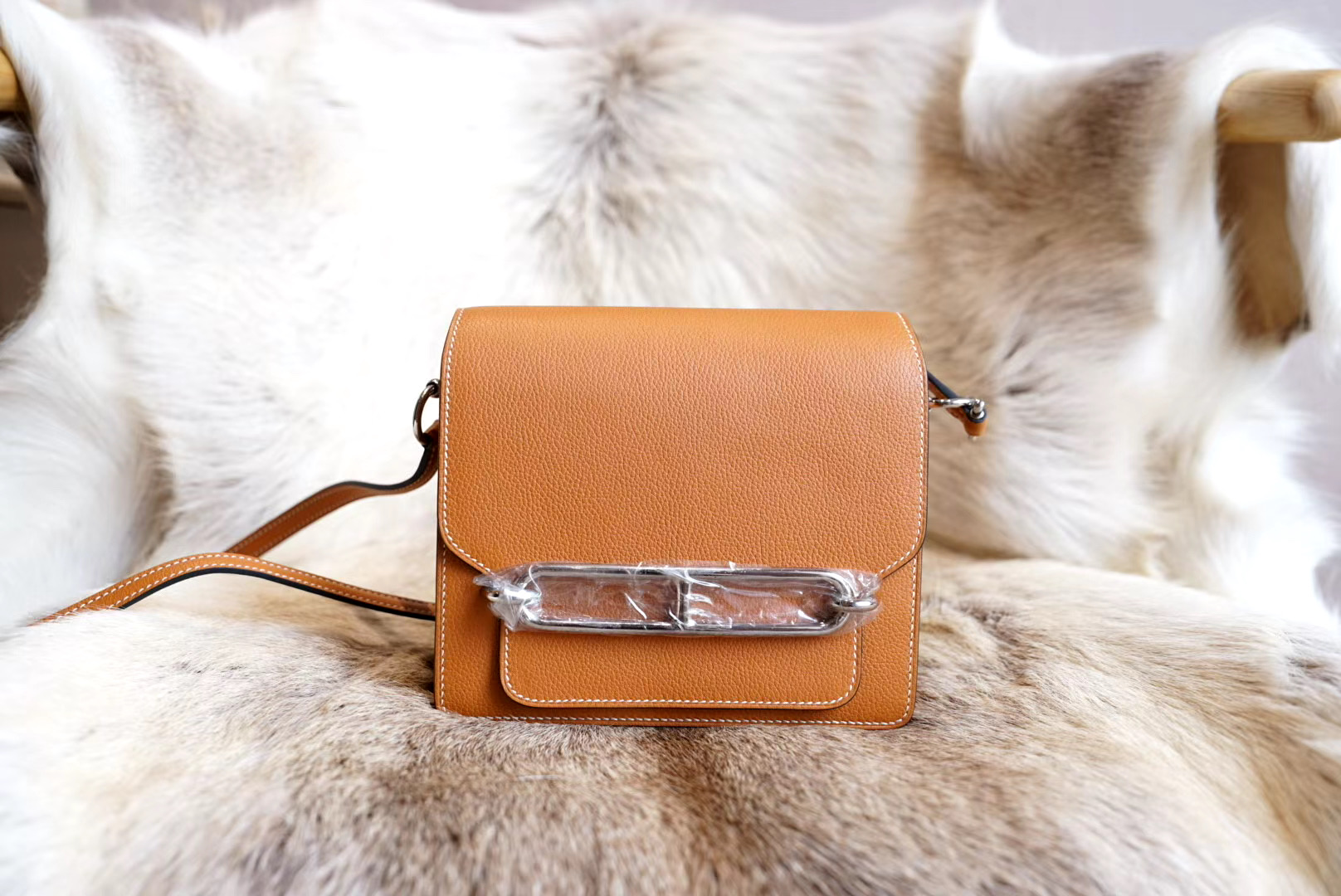 에르메스 Hermes Mini Roulis evercolor