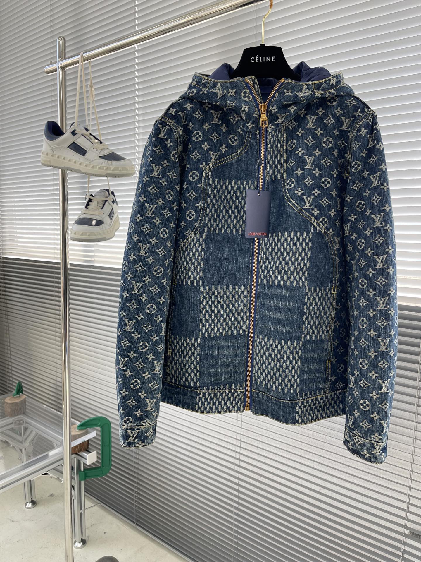 루이비통 Louis Vuitton  데님 패딩