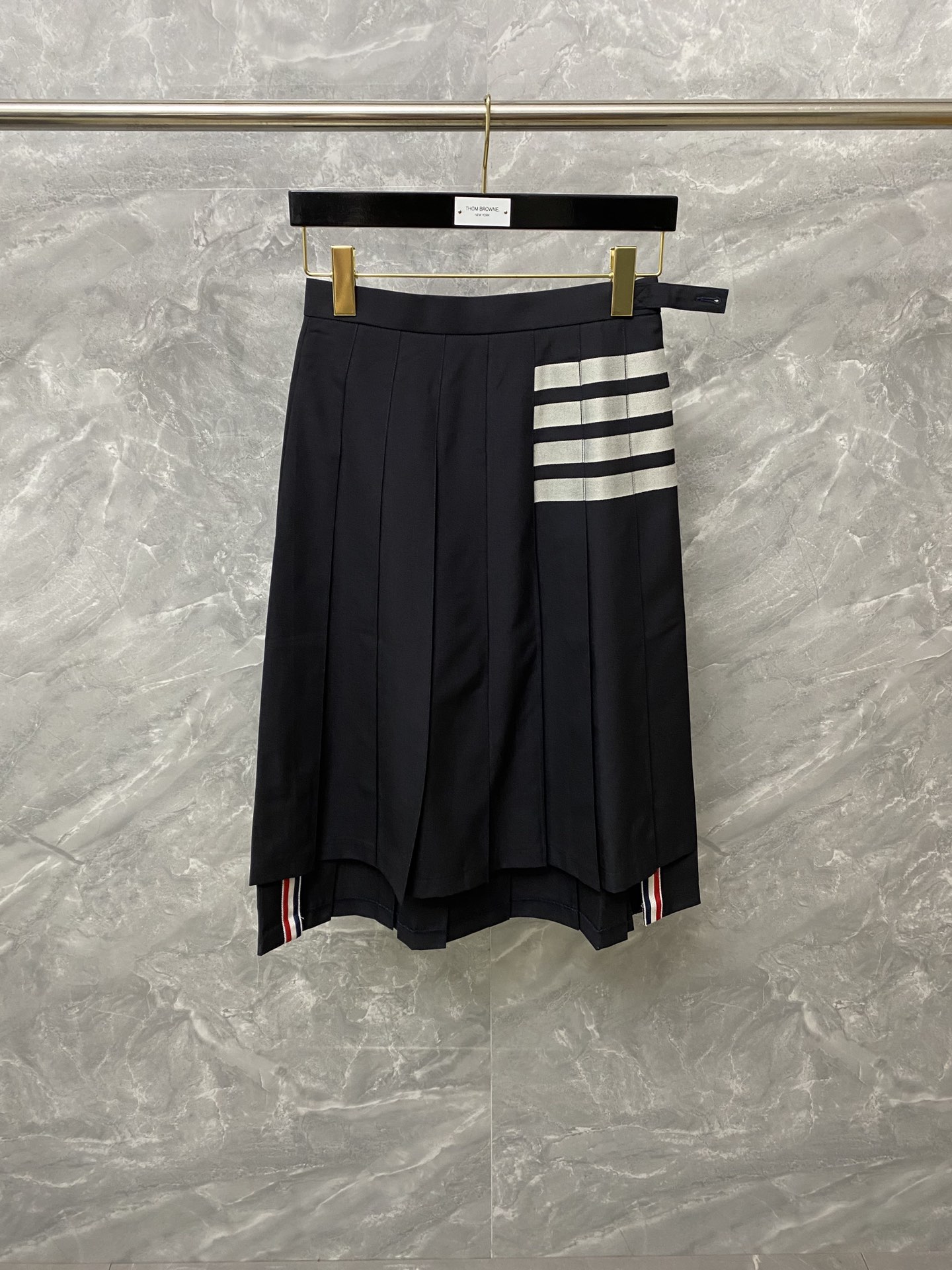 톰브라운 Thom Browne 치마