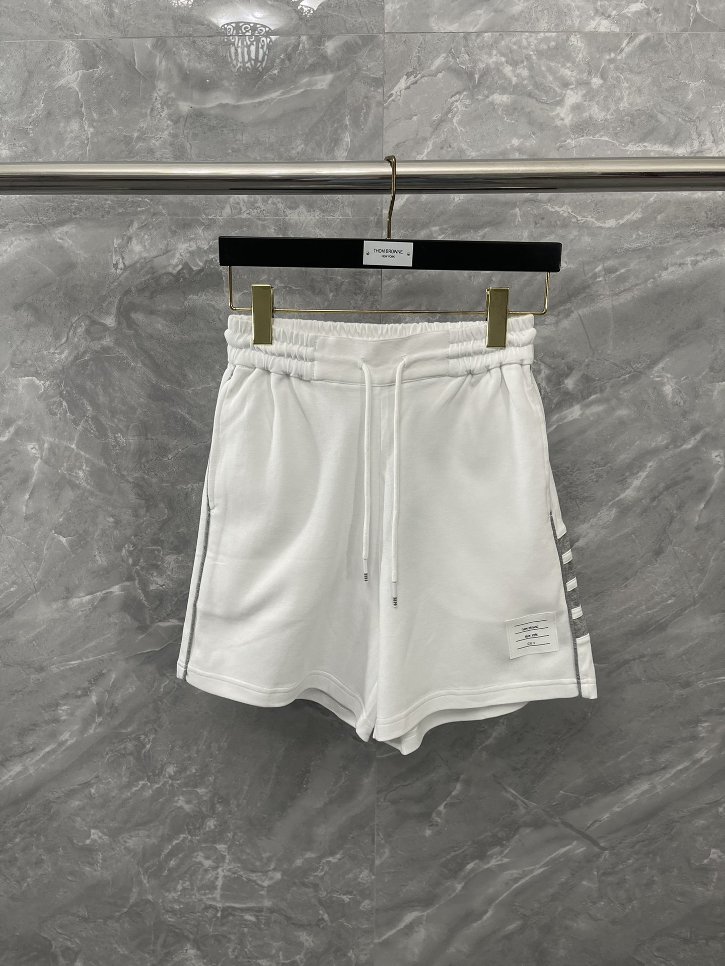 톰브라운 Thom Browne 반바지