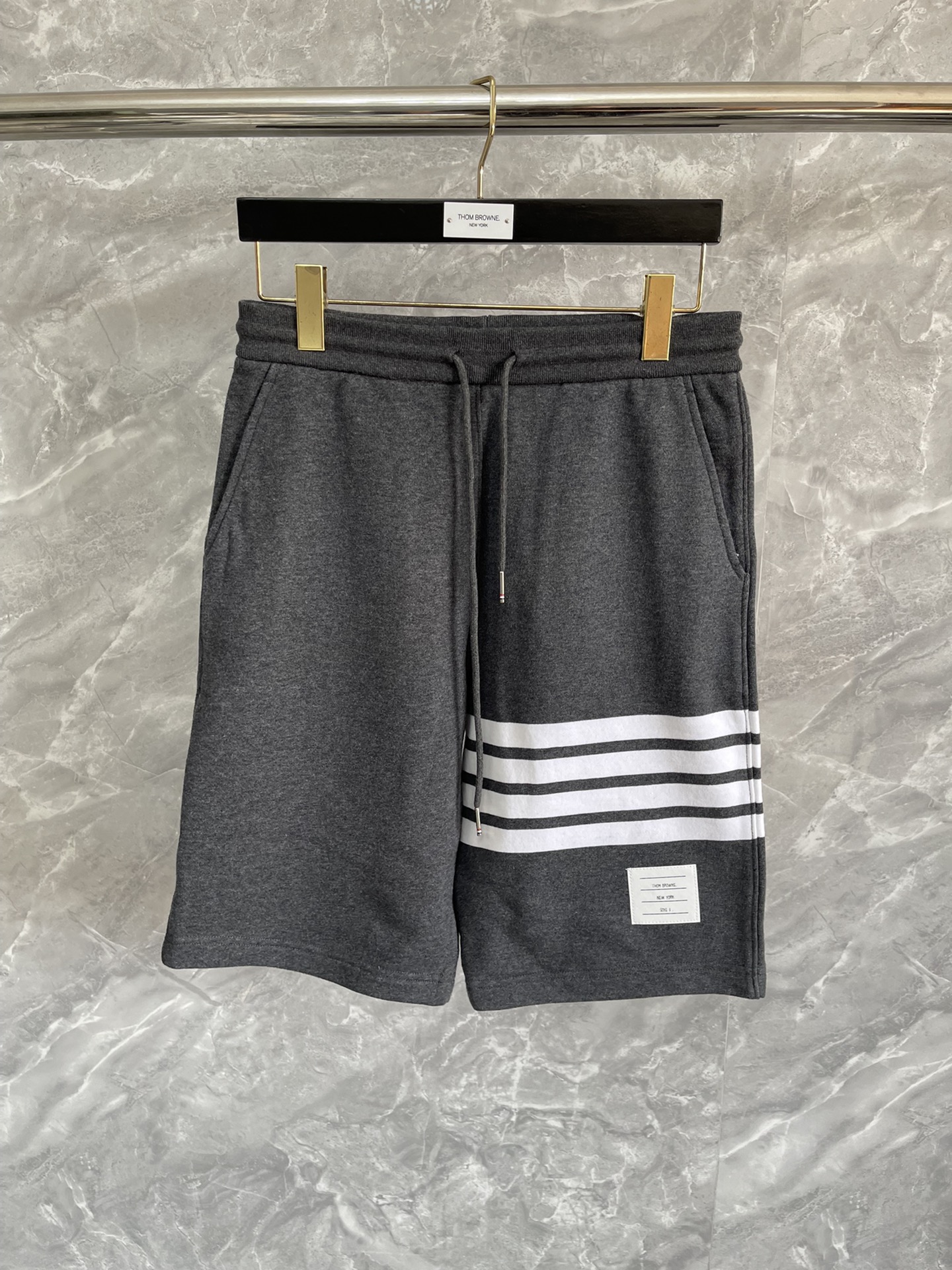 톰브라운 Thom Browne 반바지