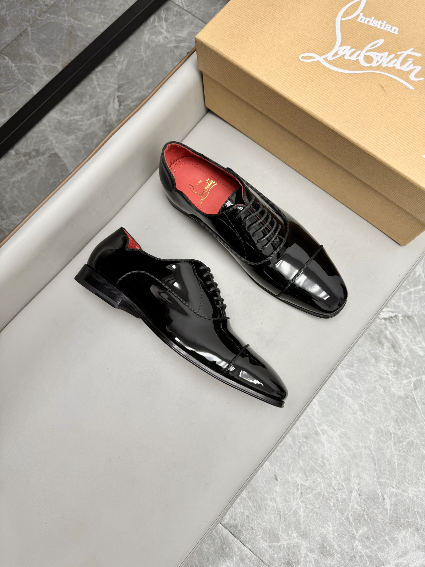 Christian Louboutin Loubi Flip 구두