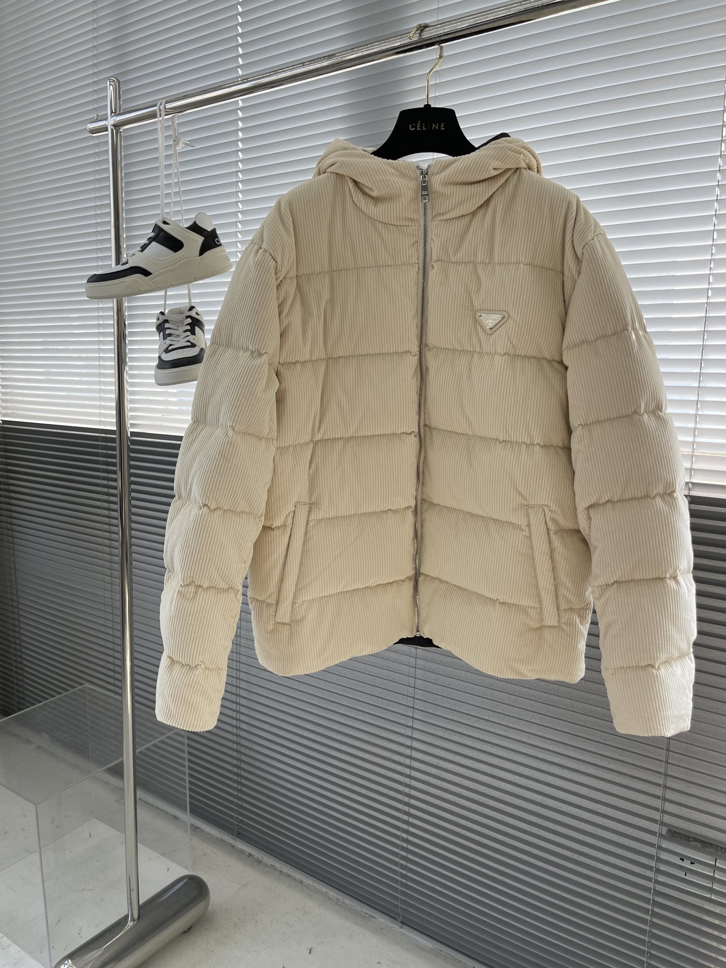 프라다 Prada 패딩。