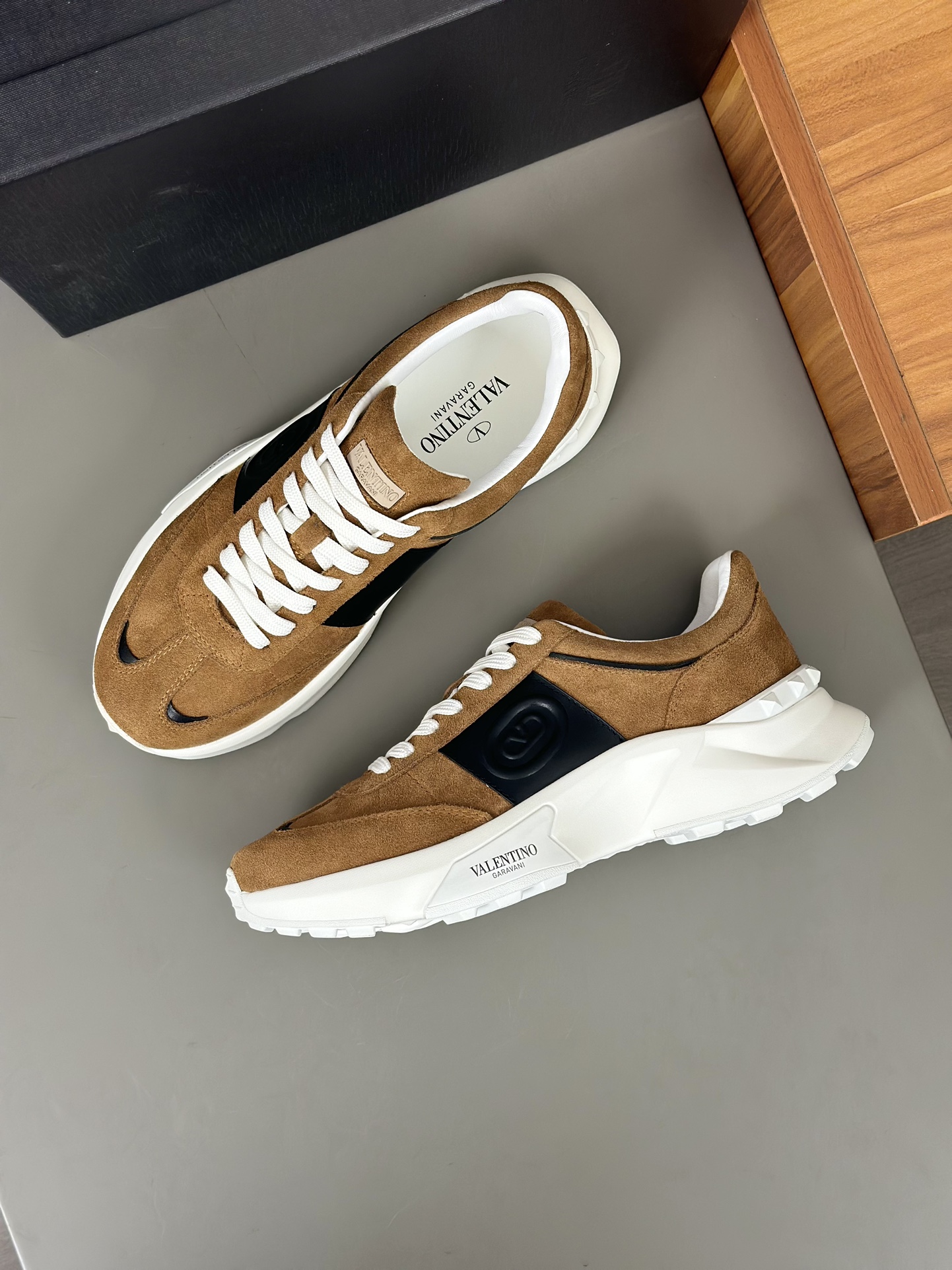 발렌티노 Valentino 스니커즈