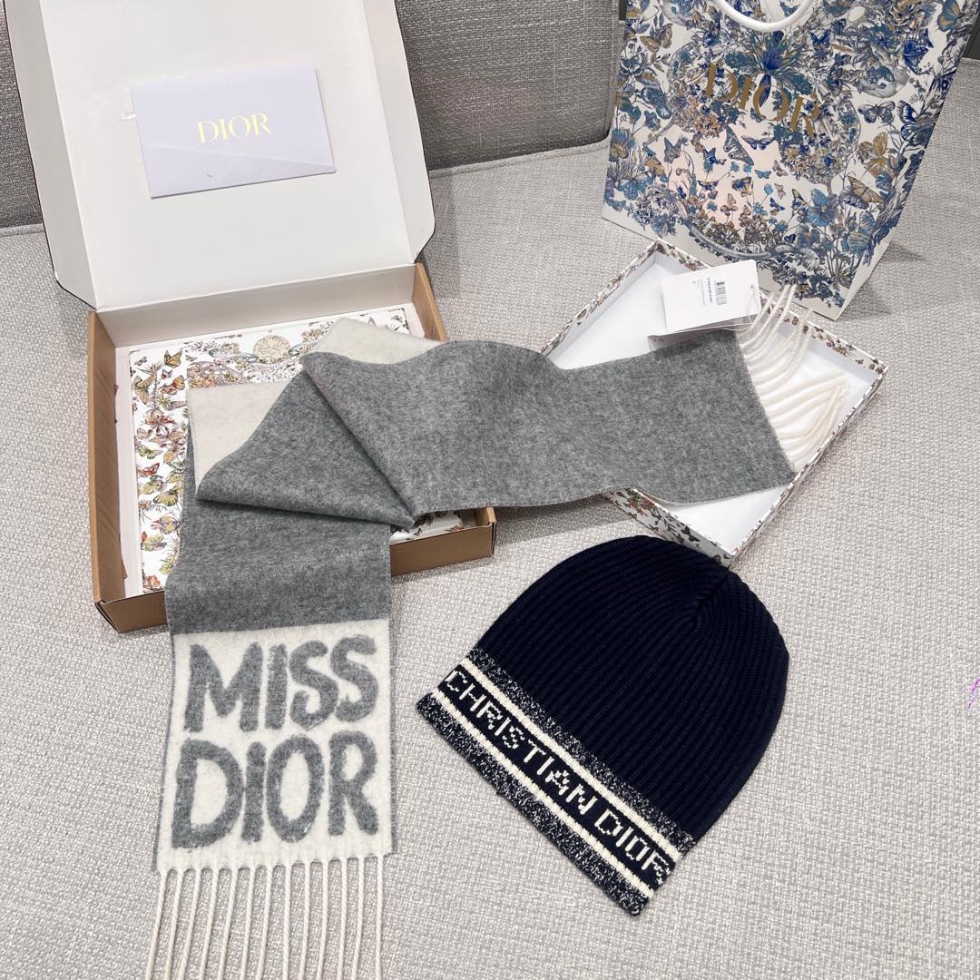 디올 Miss Dior Graffiti 스카프 140×17CM