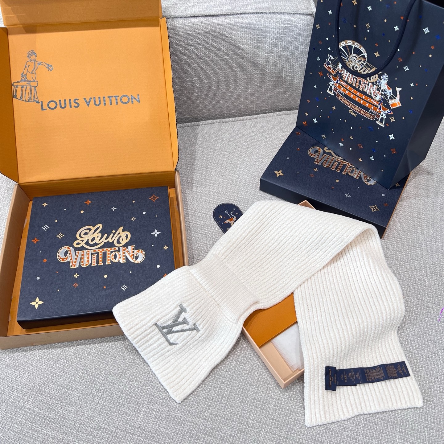 루이비통 Louis Vuitton Mini Comfy  스카프 70×13CM