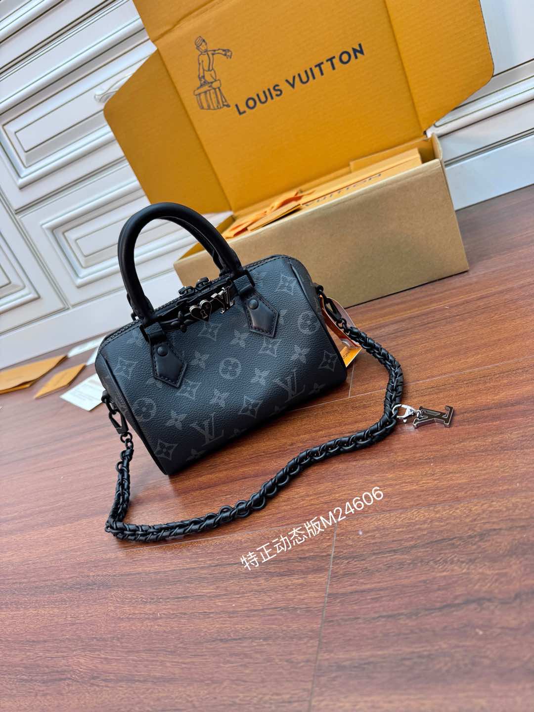 루이비통 Louis Vuitton M24606 탑 핸들백