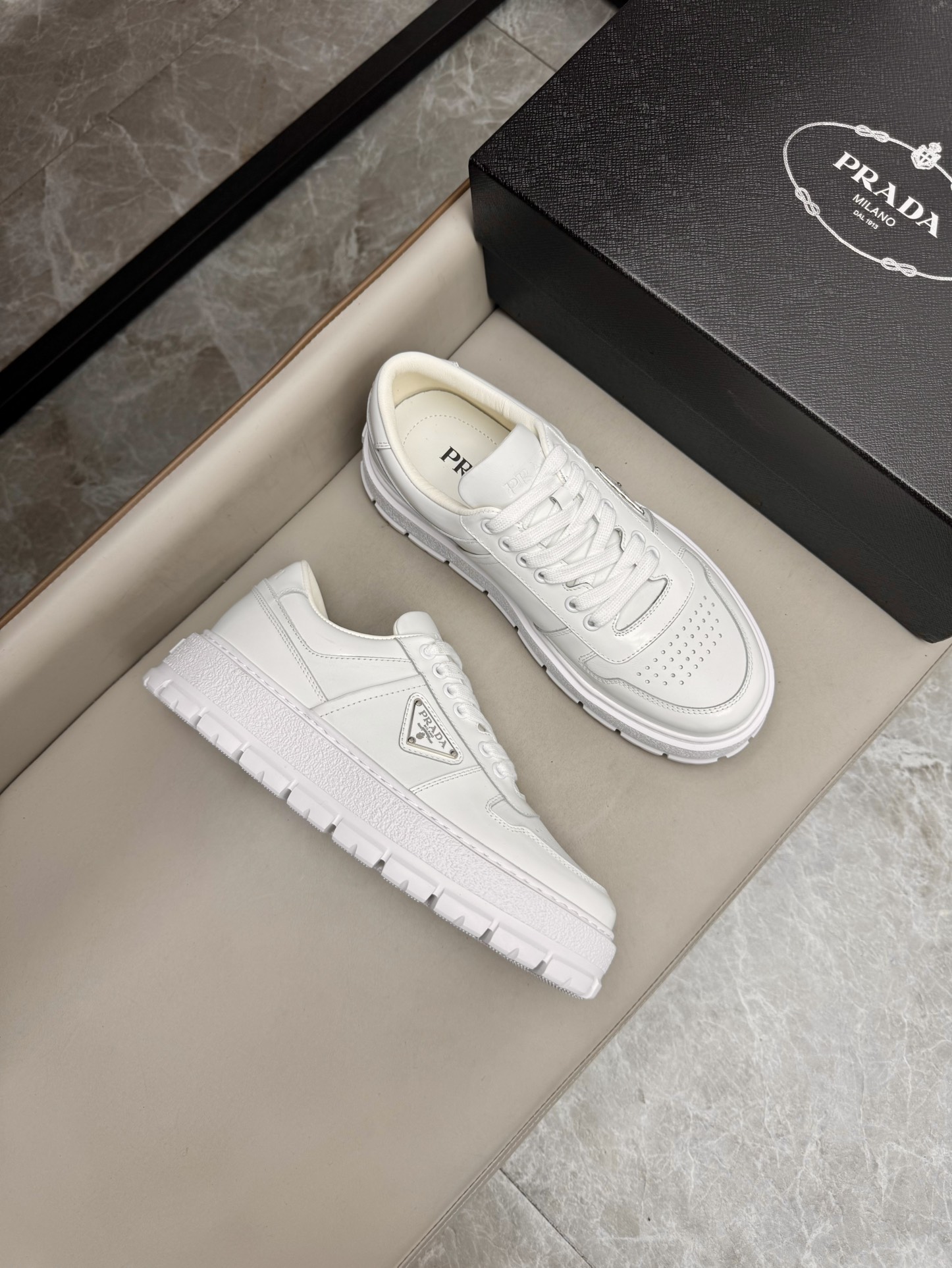 프라다 Prada 스니커즈