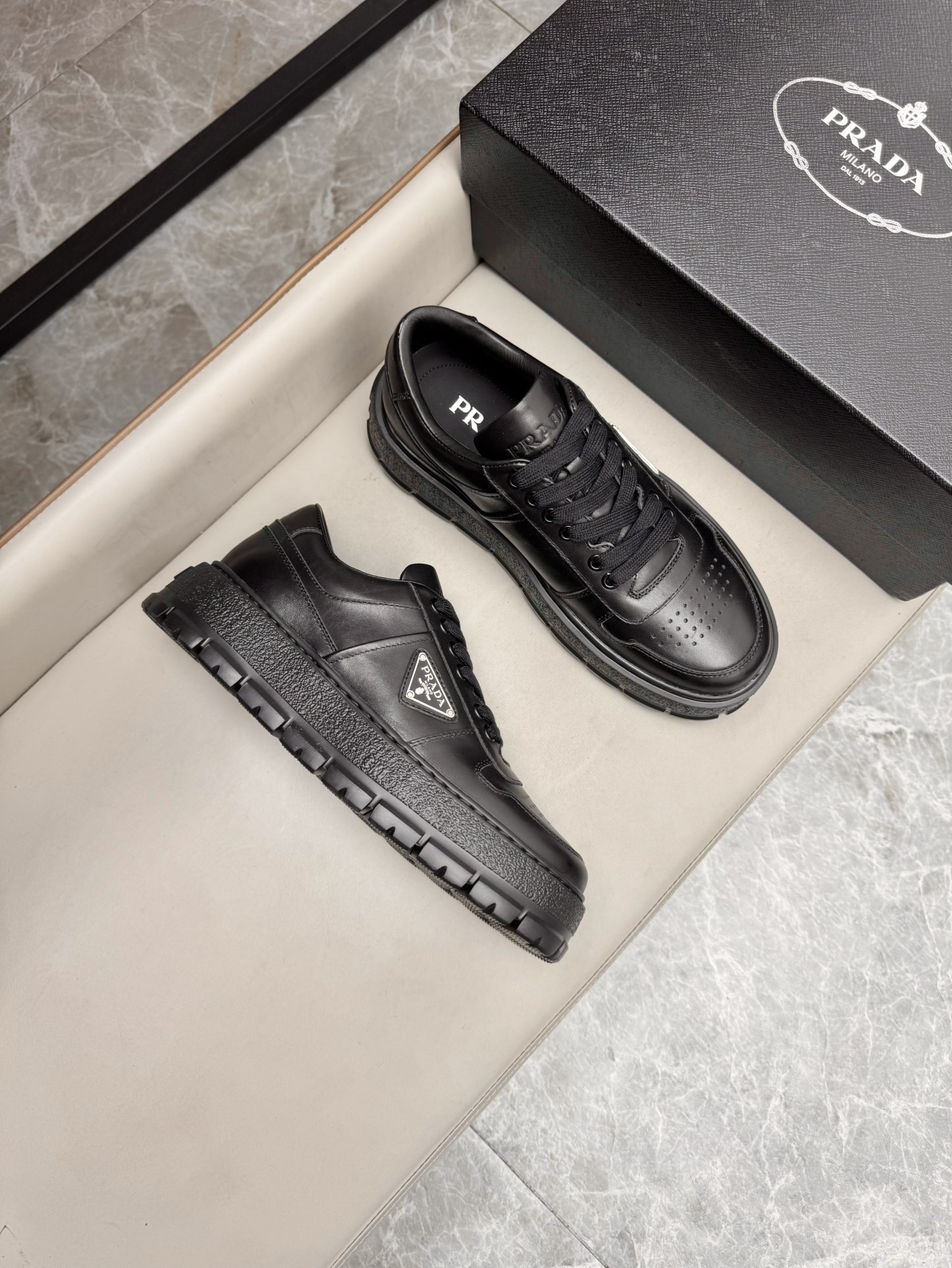 프라다 Prada 스니커즈