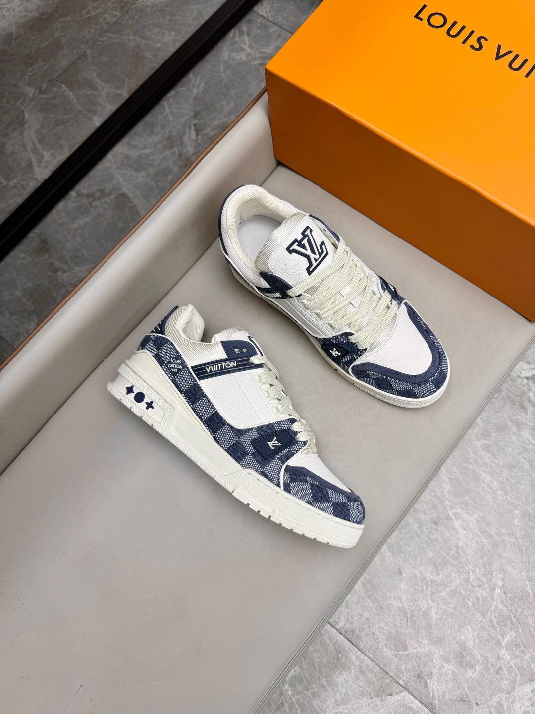 루이비통 LV TRAINER 스니커즈