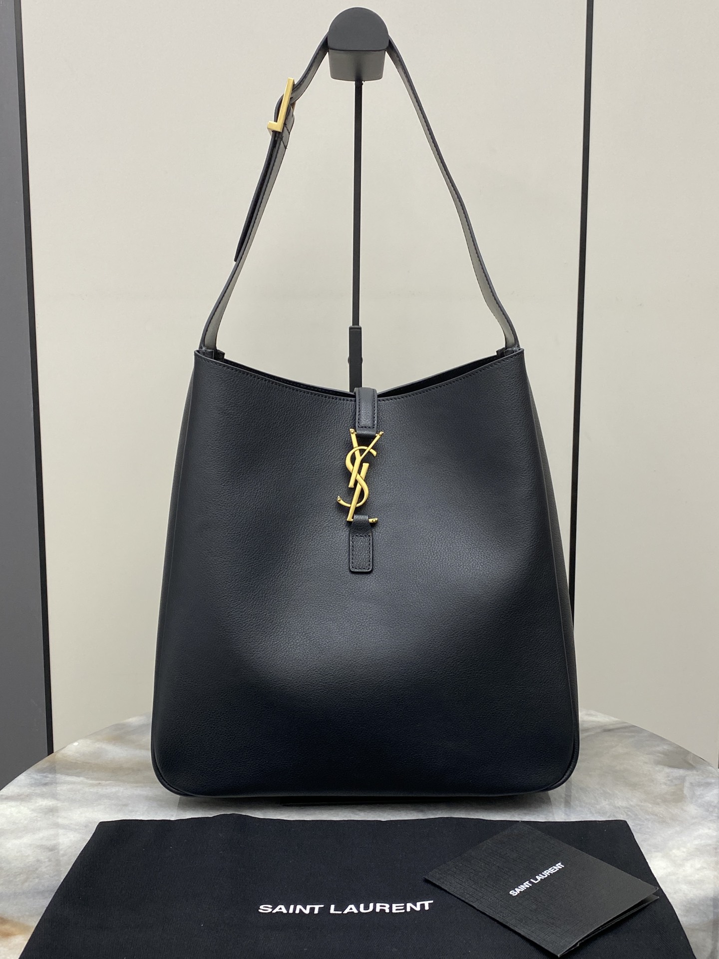 생로랑 Saint laurent/YSL 753837 Le 5 A 7 Supple Large in Grained Leather Black 30cm