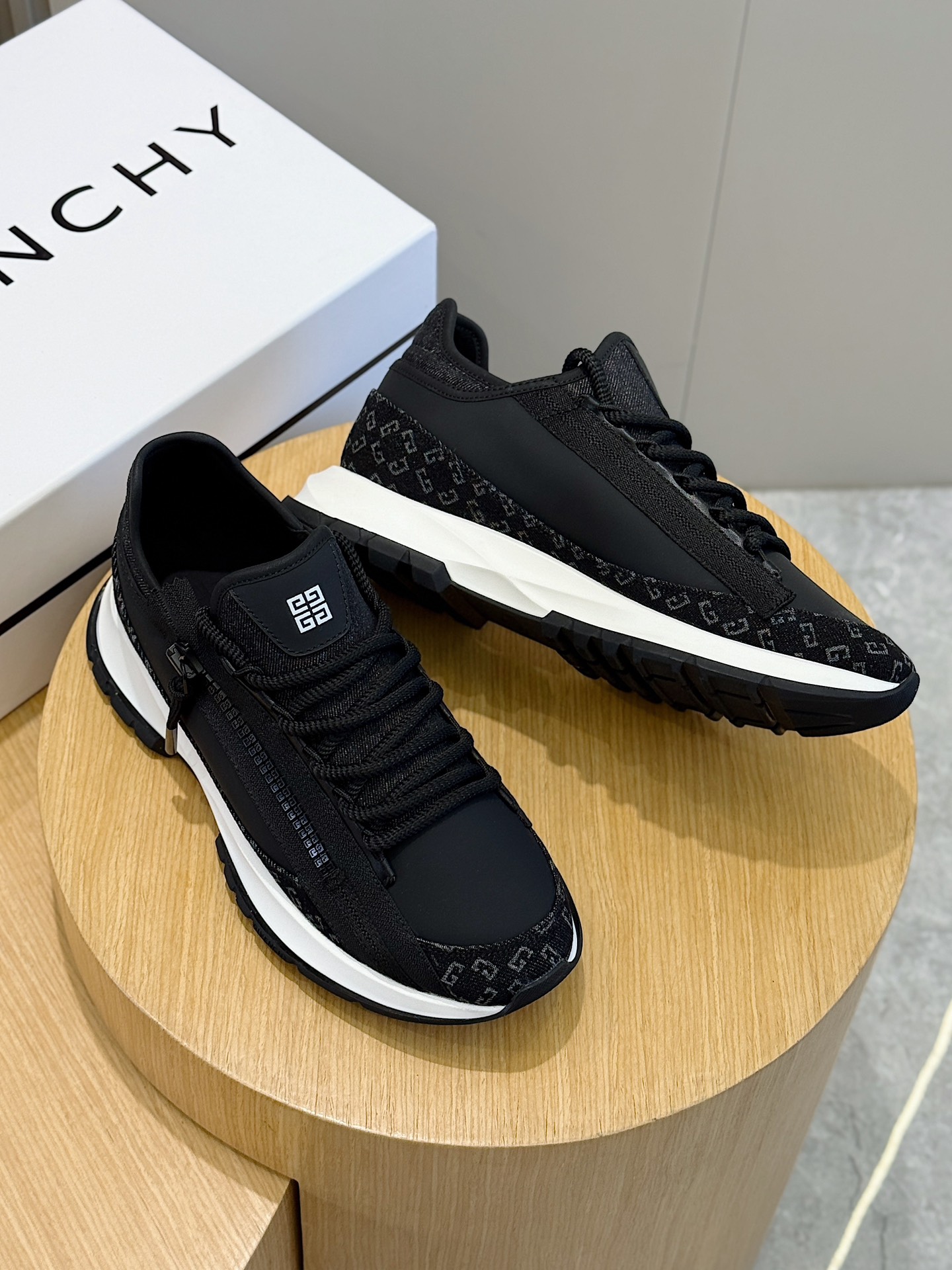 지방시 Givenchy SPECTRE 스니커즈