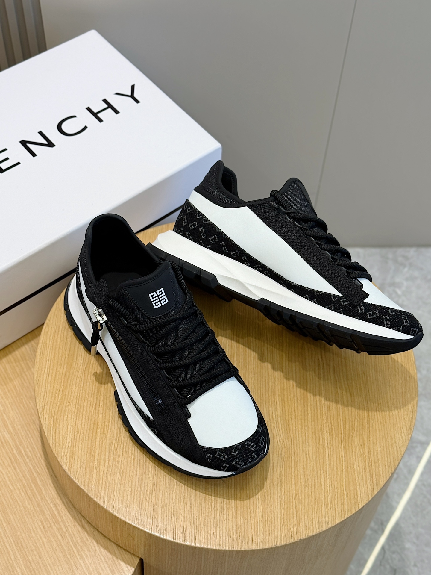 지방시 Givenchy SPECTRE 스니커즈