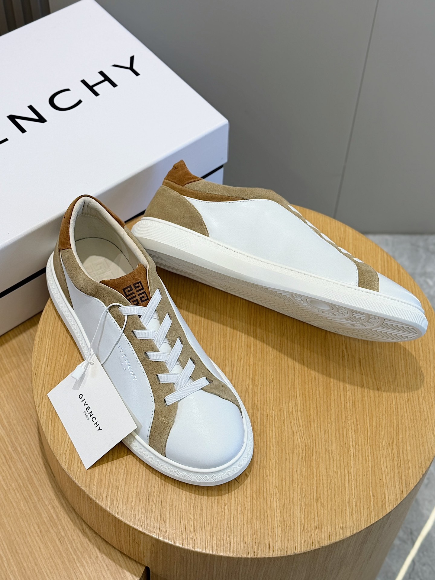 지방시 Givenchy SPECTRE 스니커즈