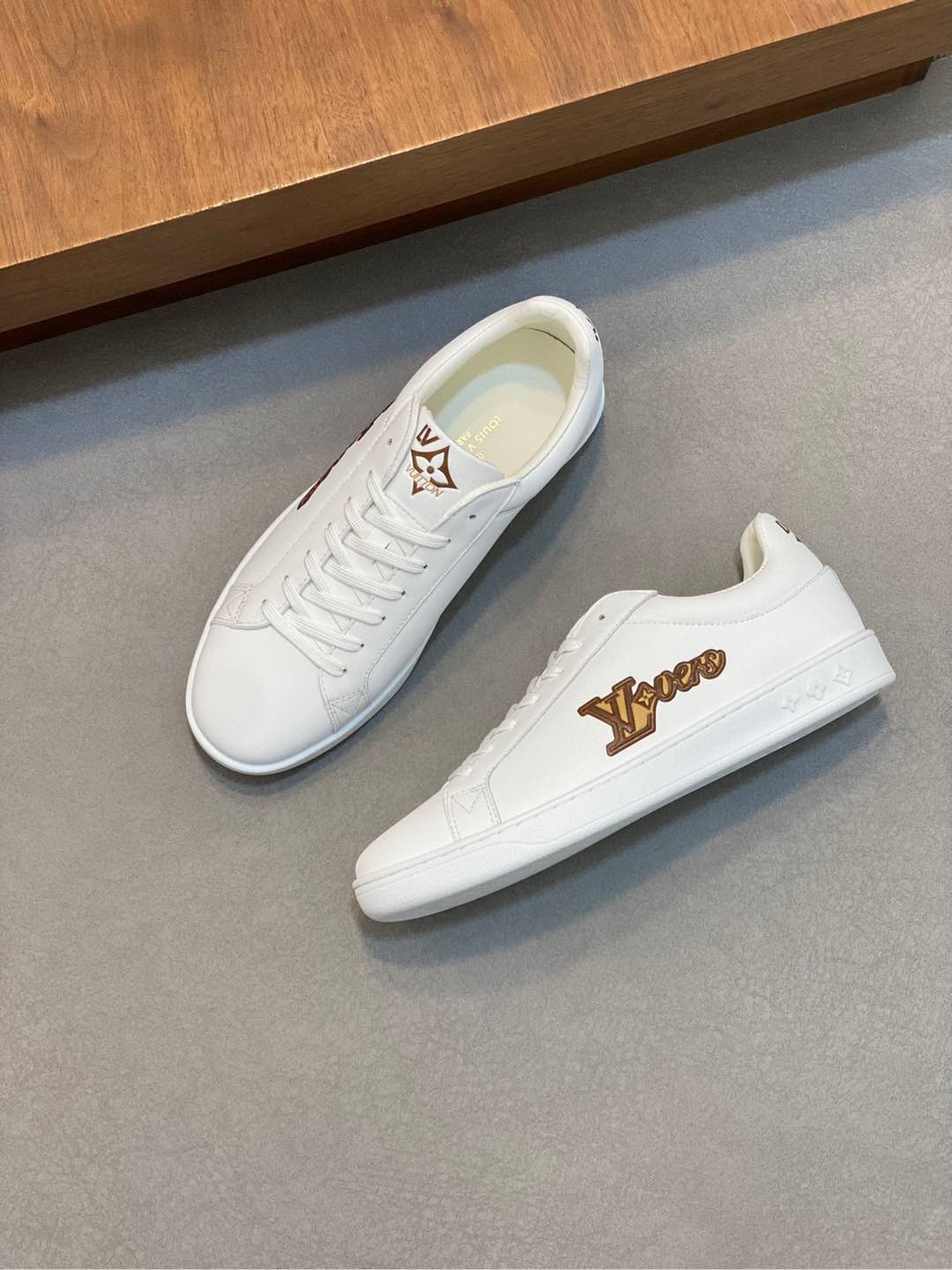 루이비통 Louis Vuitton 스니커즈