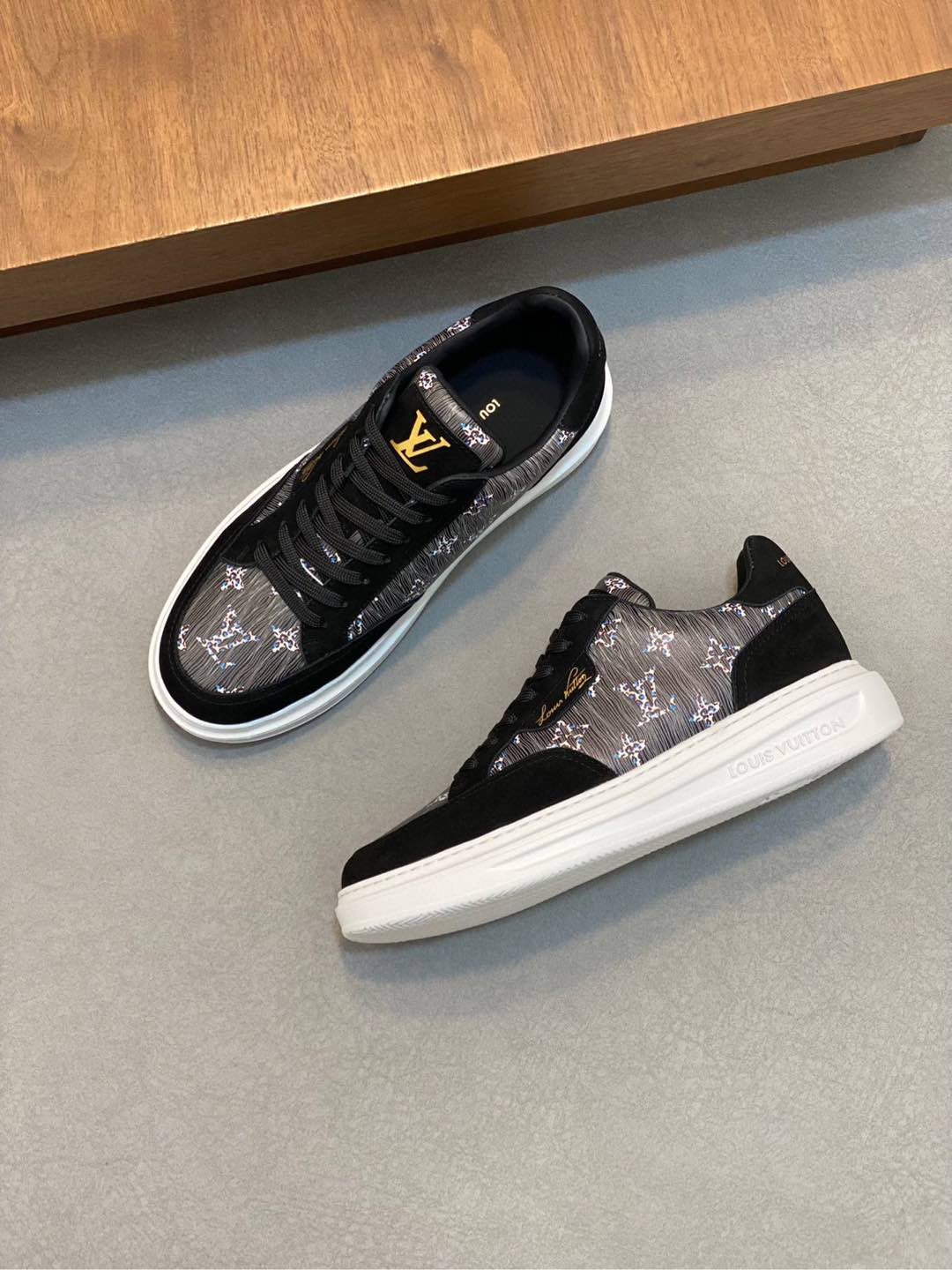 루이비통 Louis Vuitton 스니커즈