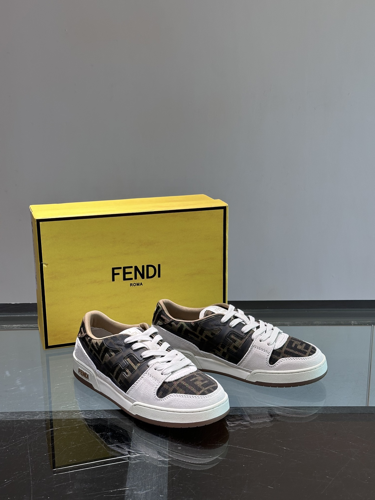 펜디 FENDI 스니커즈