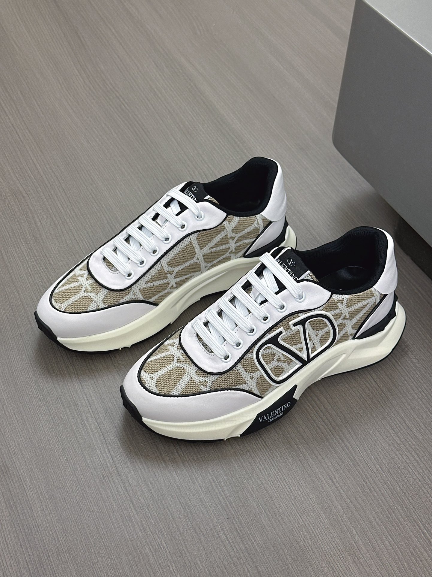 발렌티노 Valentino 스니커즈