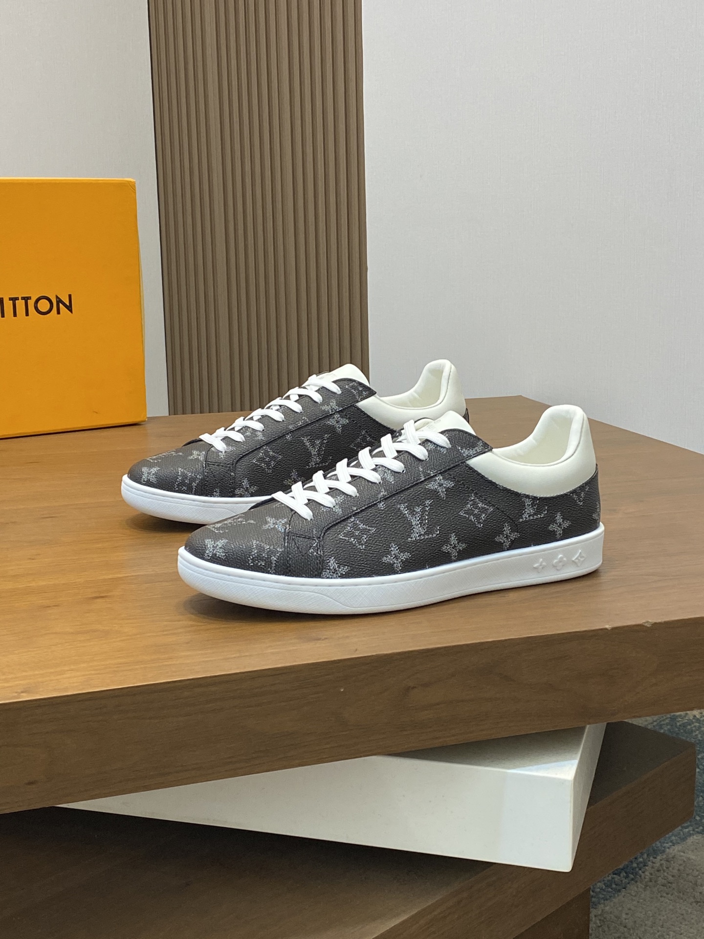 루이비통 Louis Vuitton 스니커즈