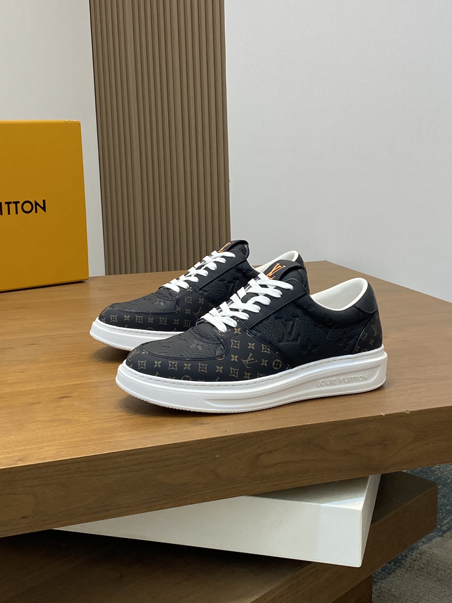 루이비통 Louis Vuitton 스니커즈