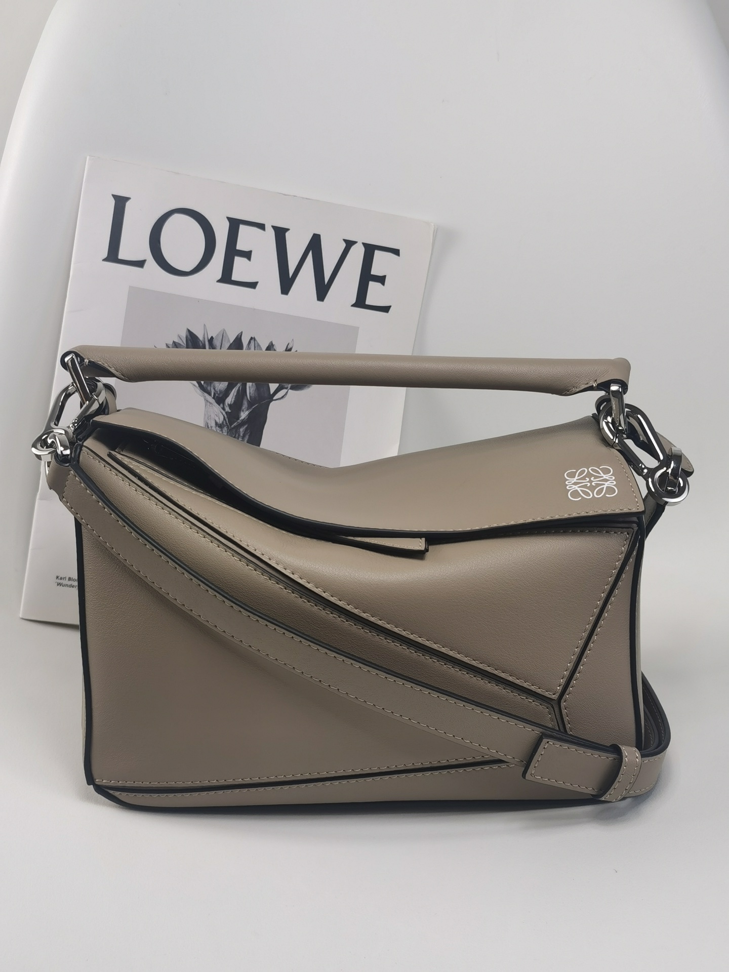 로에베 Loewe 3001 Puzzle Bag 24cm
