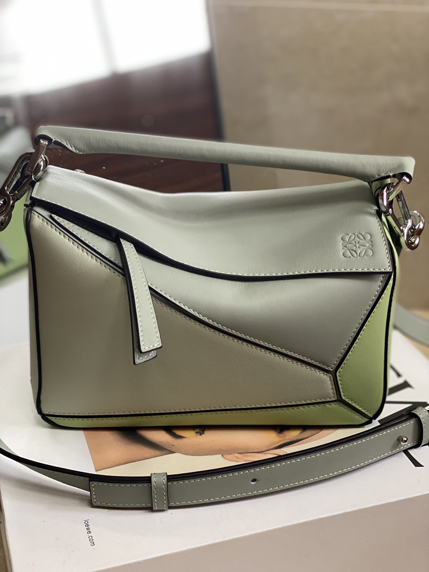 로에베 Loewe 3001 Puzzle Bag 24cm