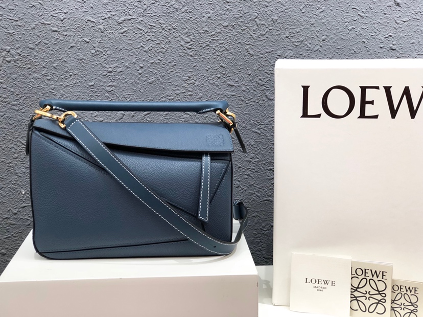 로에베 Loewe 3001 Puzzle Bag 24cm