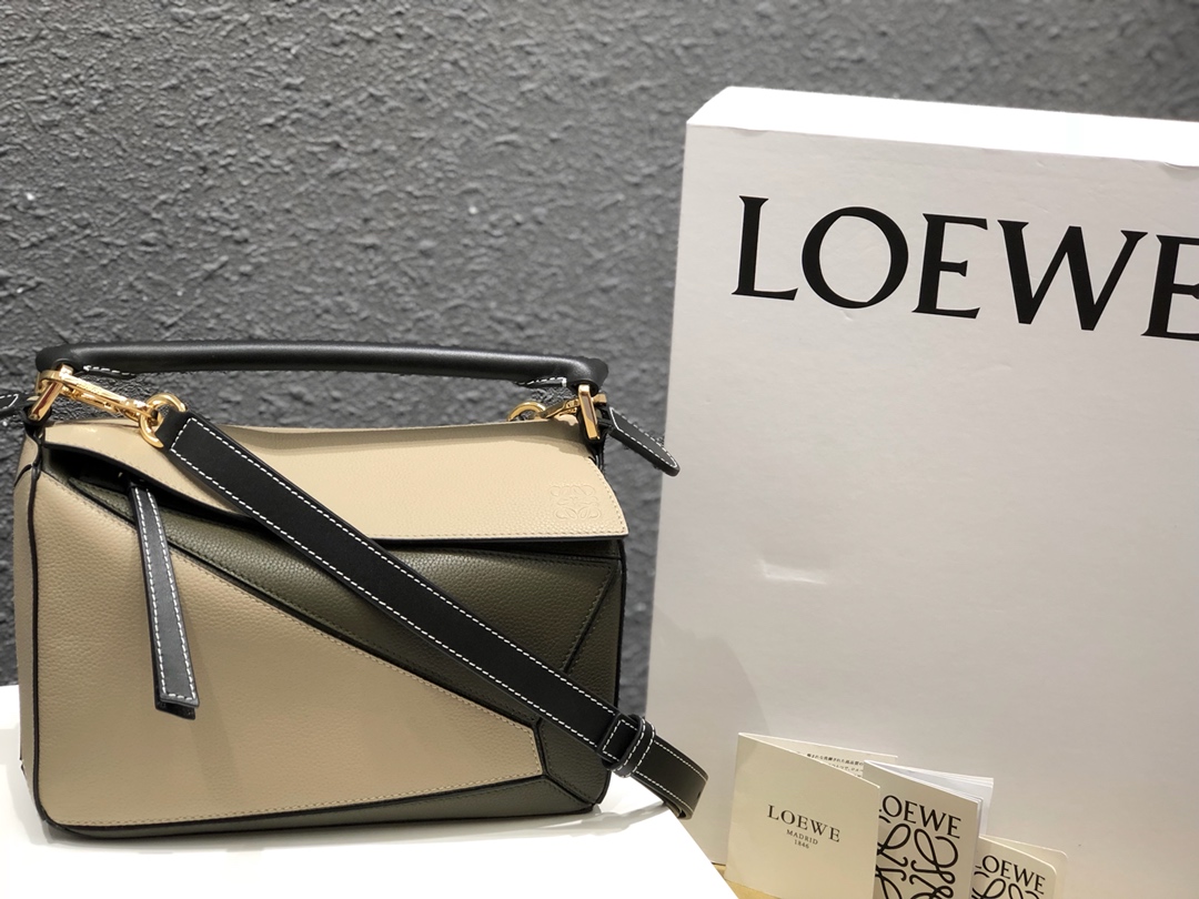 로에베 Loewe 3001 Puzzle Bag 24cm