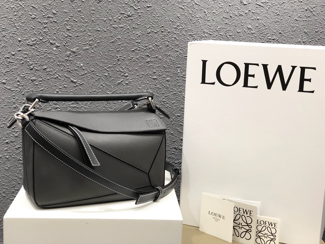 로에베 Loewe 3001 Puzzle Bag 24cm