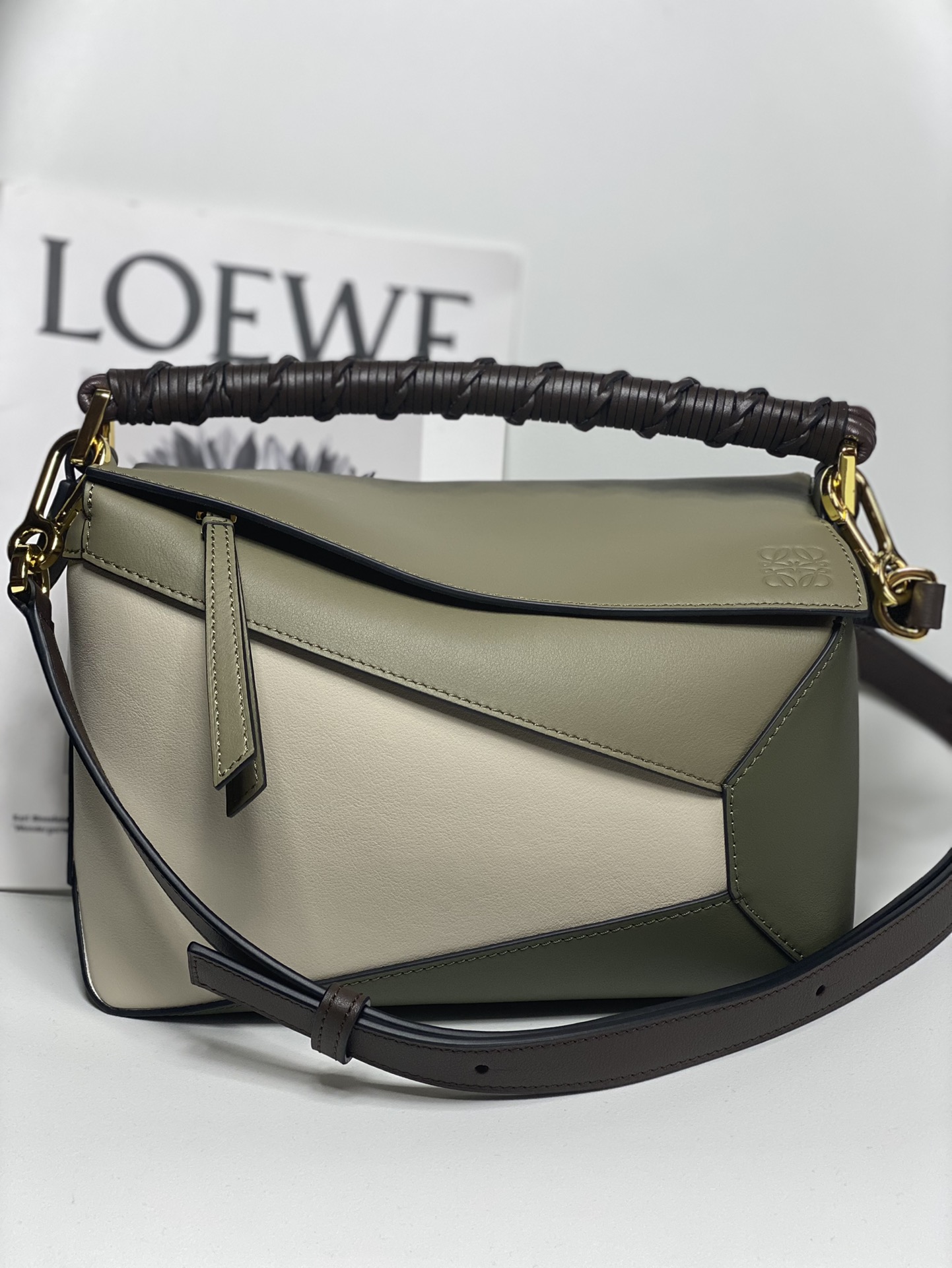로에베 Loewe 3001A Puzzle Bag 24cm