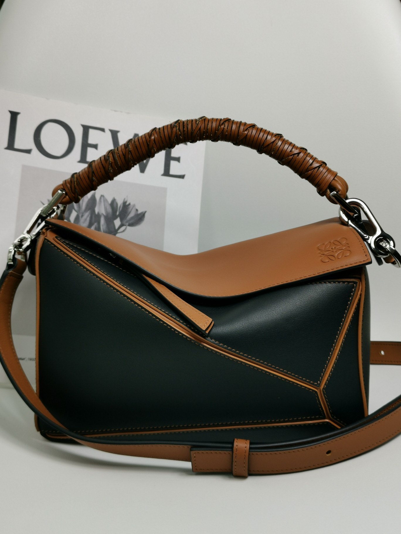로에베 Loewe 3001A Puzzle Bag 24cm