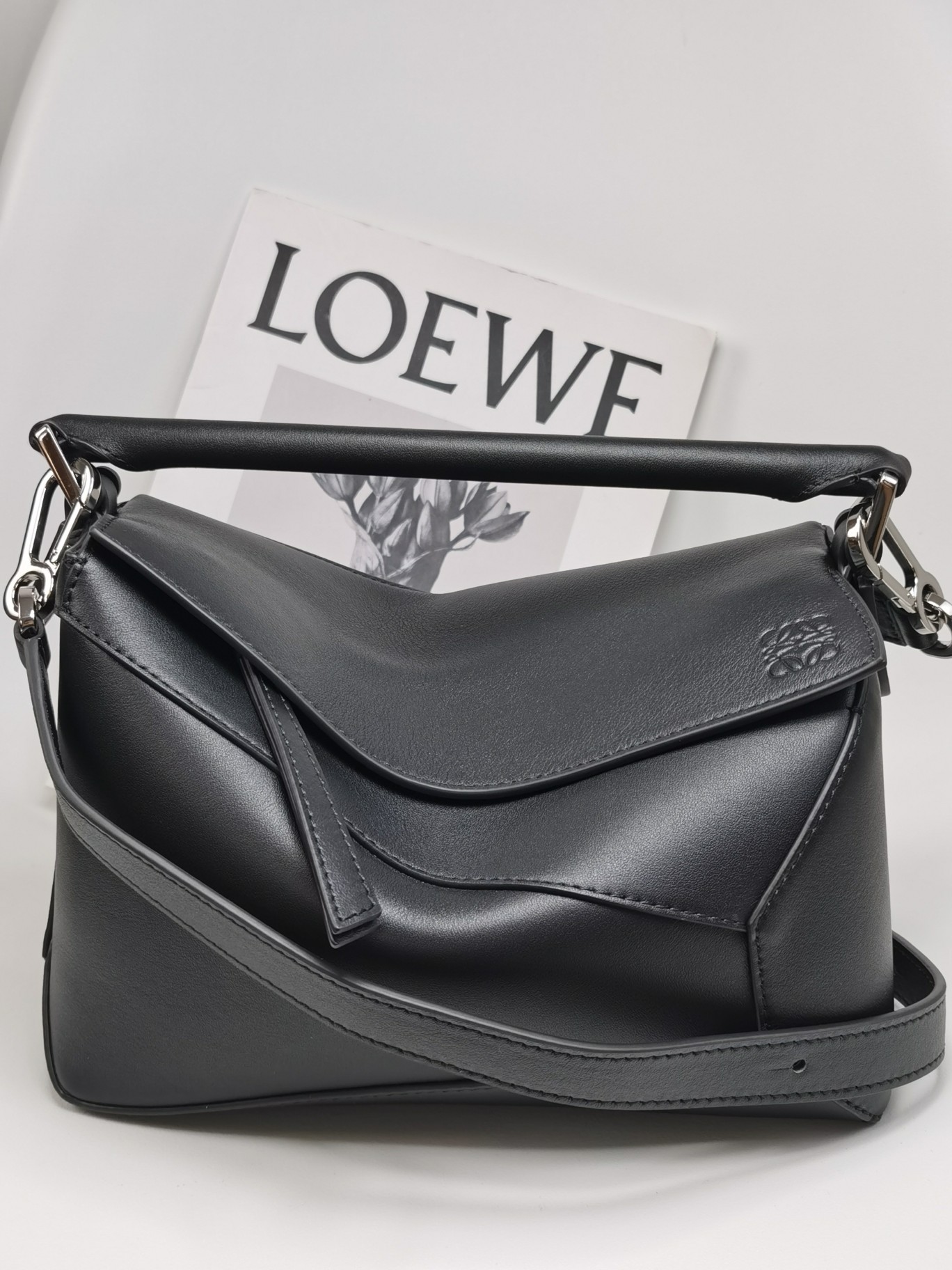 로에베 Loewe 3001b Puzzle Bag 24cm