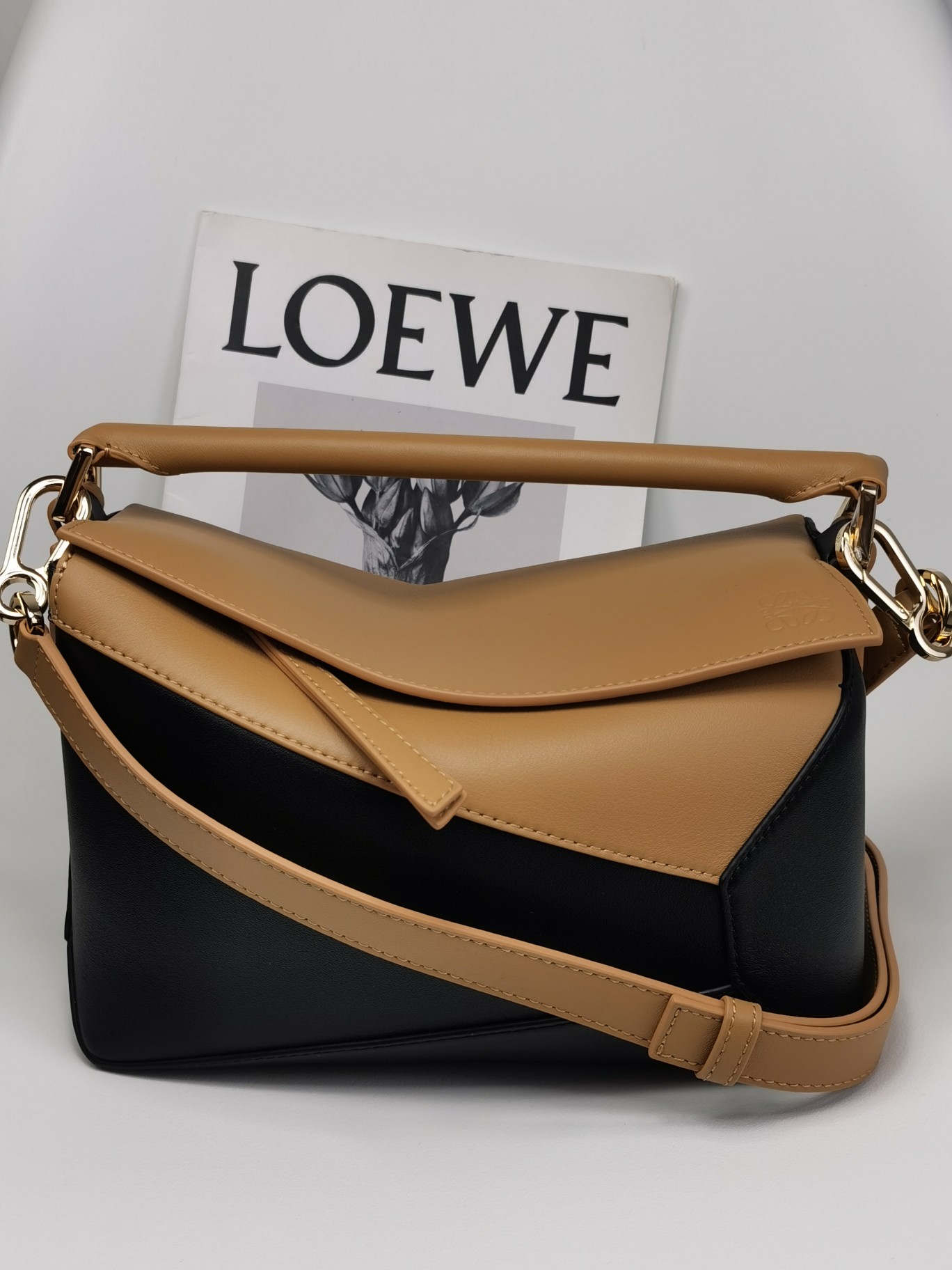 로에베 Loewe 3001b Puzzle Bag 24cm